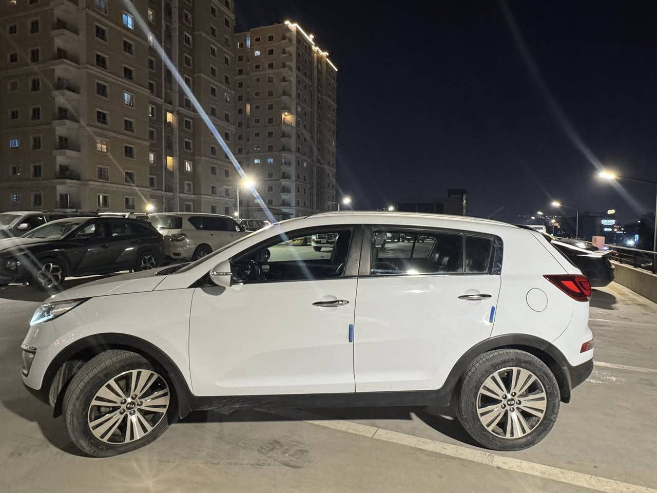 ألسلام عليكم
كيا سبورتج 2015  خليجية محرك 2000 دوش فول مواصفات

🚗 سيارة نظيفة جداً واستعمال شخصي، جاهزة للاستخدام بدون أي مصاريف.

📌 التفاصيل:

 • الممشى: 80 ألف كم فقط

 • كلين تايتل ✔️

 • فقط PDR بحجم إصبع في الباب الخلفي (بدون صبغ)

 • فل مواصفات

. بصمة بلادي

 • مقاعد جلد

 • كاميرا خلفية + حساسات خلفية

 • لايت زينون بلادي + زراك لايت

 • تبريد شاشة (بيانو)

⭐ السيارة محافظ عليها جداً وما تحتاج أي شيء.

🔢 رقم أربيل مميز.

💰 السعر: [193 ورقة]

📍 الموقع: [بغداد زيونة]

📞 للتواصل: [***********]
