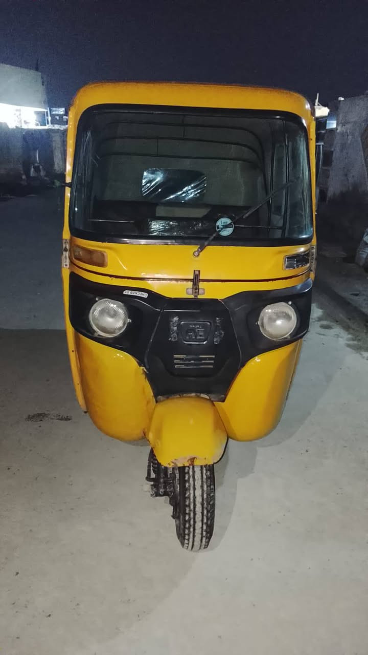 سلام عليكم هاي تكتك للبيع بيها ضربه بس لغد موديل ١٦شهر٤ كسرها حلو أمانه بدي ٢٠ مكانه ٢٠ إستوني جفتت المكينه وتجفيت مال شركه يرادلها بس كابريتر وقمجي كلج سعر ٣وبيها مجال قليل حك جيه مكاني بغداد المدينه الصدر رقم أي استفسار***********
