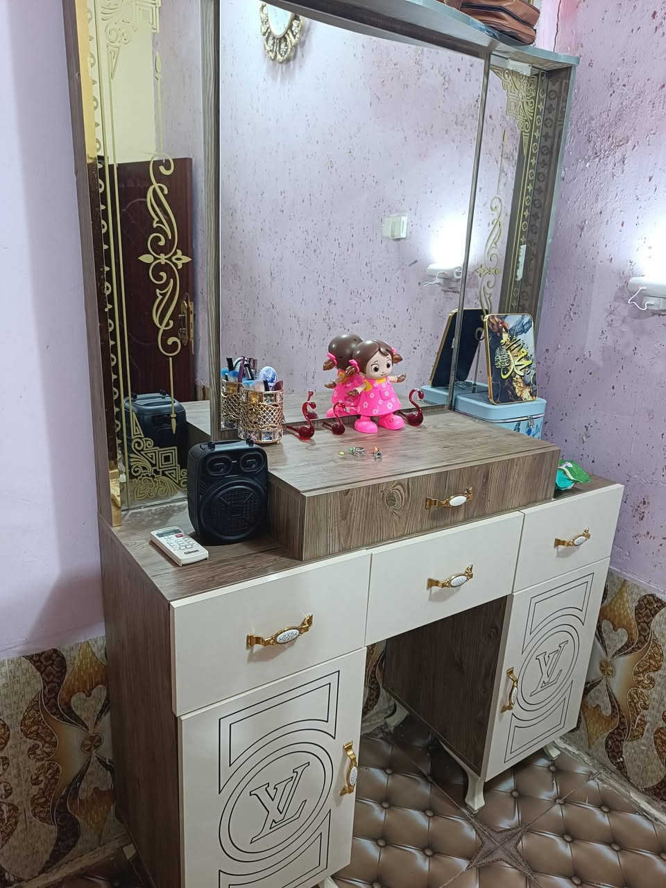 غرفه تركيه درجه اولى نضافه فول استعمال قليل لبيع مستعجل بمليون 200الف بيهه مجال حك الجية اتصال واتساب ***********
