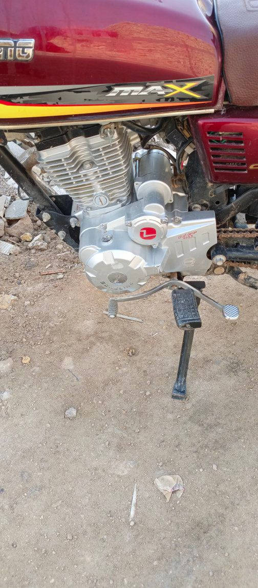 سلام عليكم ورحمة الله وبركاتة للبيع سيفان فول الفول 

موديل 2025👉✅☑️

محرك كبير 200✅☑️⚙️⚙️

مامفتوح🔧⚙️🛠

شاشه📟📟📟

سلف هدر شغال تشغيل عن بعد بصمه🔖🔋

لايت بلاجكتورات شغاله 🚦🚥🚨🚨

اشاير يمين يسار🚨🚥🚥🚨
اوراق سكنر مع المكاتبات🧾

السعر 680 وبيه مجال 👉💵

العنوان الرميثه قرب علوه المخظر
***********

