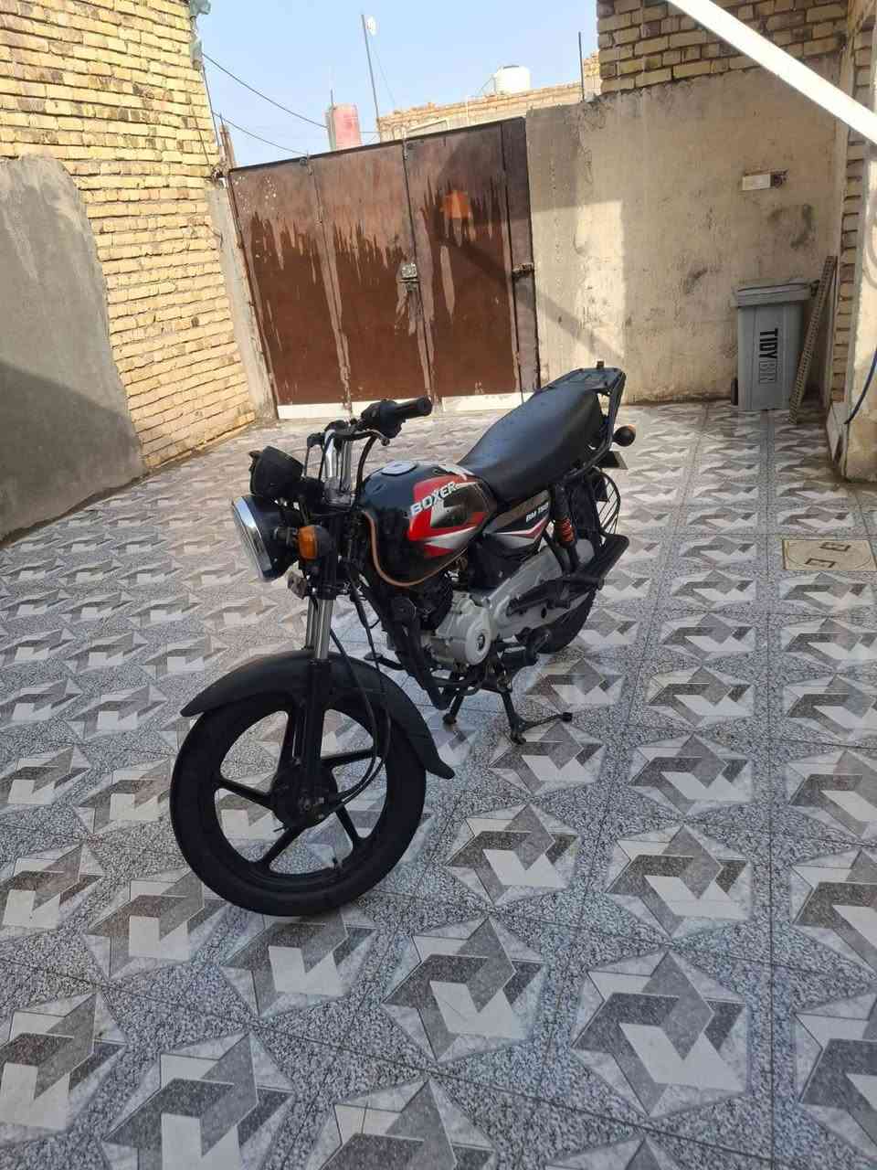 سلام عليكم دراجه نظيفه مكينه ما مفتوح بيهه برغي كامله من كلشي وراق كامله لسعر واحد وربع وبيهه مجال حك لجيه 
***********
