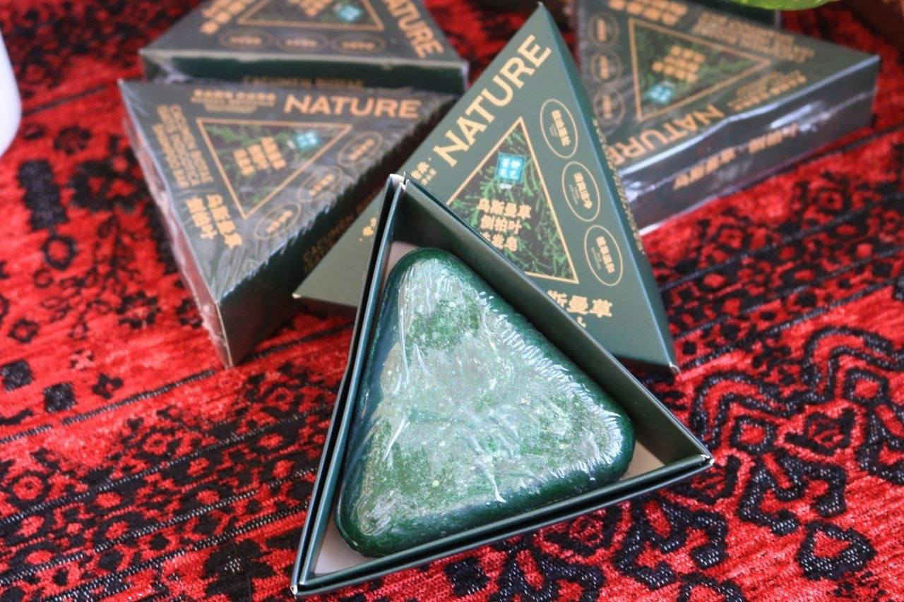 صابون الشعر الطبيعي OriginalNATURE
تمنح شعرك قوة ولمعة وحيوية وتنظيف فروة الشعر من القلب

خالي تماما من المواد الكيميائية آمنة وفعالة

وتغدي الشعر من الجذور حتى الأطراف

 للشعر هي حاصلة على براءة Sevengreen صابونة

اختراع لتركيبتها الفعالة

ومكون من 12 مستخلص عشبي فعّال، أبرزها زيت شجرة الشاي، الجنسنج الروزماري، العرقسوس، زيت جوز الهند وزيت الزيتون. يتميز بتركيبة آمنة على فروة الرأس والجلد


**إذا كنت صاحب هذا الإعلان وتريد حذفه لأي سبب، رجاءا أرسل رسالة إلى الدعم الفني**