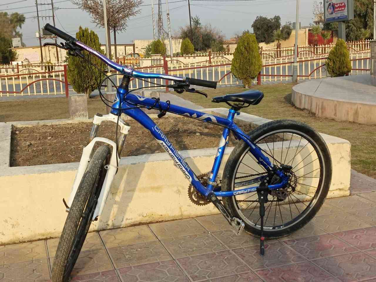 السلام عليكم اخوان متوفر دراجة للبيع
ماركة گاري فيشر امريكي (( فرع من افرع تريك العالمية TREK ) 
سستم شيمانو Shimano التوس 8*3 
بريكات هايدروليك Shimano mt 200
الويالة / البطيخات / البريكات / النقال الامامي / العقرب / الدسكات / الشفترات كلهم شيمانو 
معدن الدراجة المنيوم 
الدراجة مزودة ستيرن و رقبة 7 الوان 
دبل امامي ماركة SR 
السعر 250 وبي مجال 
التواصل خاص او على الرقم 
للأتصال***********
مكاني الموصل الايمن
