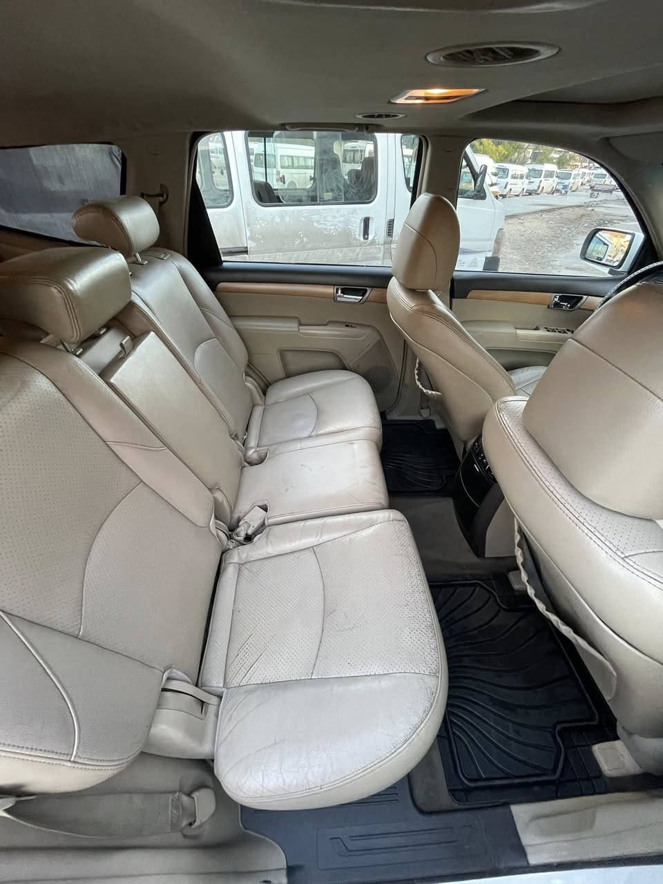 السلام عليكم ورحمة الله وبركاته 
كيا مهافي موديل 2013 
مكينه وكير مكفولات 
تبريد حار و بارد  
تخم تاير جديد 
صدر امامي خلفي مكفول فول نعومه 
سياره فول مواصفات عده زراك وبصمه 
داخل عسلي جلد  7 راكب  وشاشه
اشاير بالمرآه 
لايت زينون بلادي 
سياره مال جناي وتراي وين ميعجبك 
 الصبغ وباقي تفاصيل موضح بالسونار 
مكان السياره بغداد مشتل 
السعر 157 بيها مجال بسيط للطيبين
رقم انكليزي بغداد طويل تحويل ثاني يوم 
 
للاستفسار*********** 
واسف على الاطالع ودمتم سالمين 🩶
