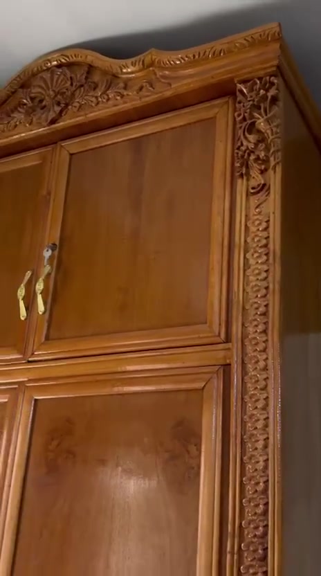 السلام عليكم
غرفه نوم كامله للبيع 
تفاصيل :

6 قطع
سرير نفرين 
كومدي 2
زاوية كنتورية بابين مرايتها داخلية
كنتور مساحتة 3.5 متر 
6 ابواب وملحقات 
ميز تواليت 
خشب الكنتور 6 ملم
خشب المجرات والكومديات 4 ملم

سليمه من اي كسر او عيب 
الغرفه جديده مصار الها هواي من شتغلناها 
اني مكلف بالنشر 

اللي يحب يستفسر  السعر على الواتساب 
***********
