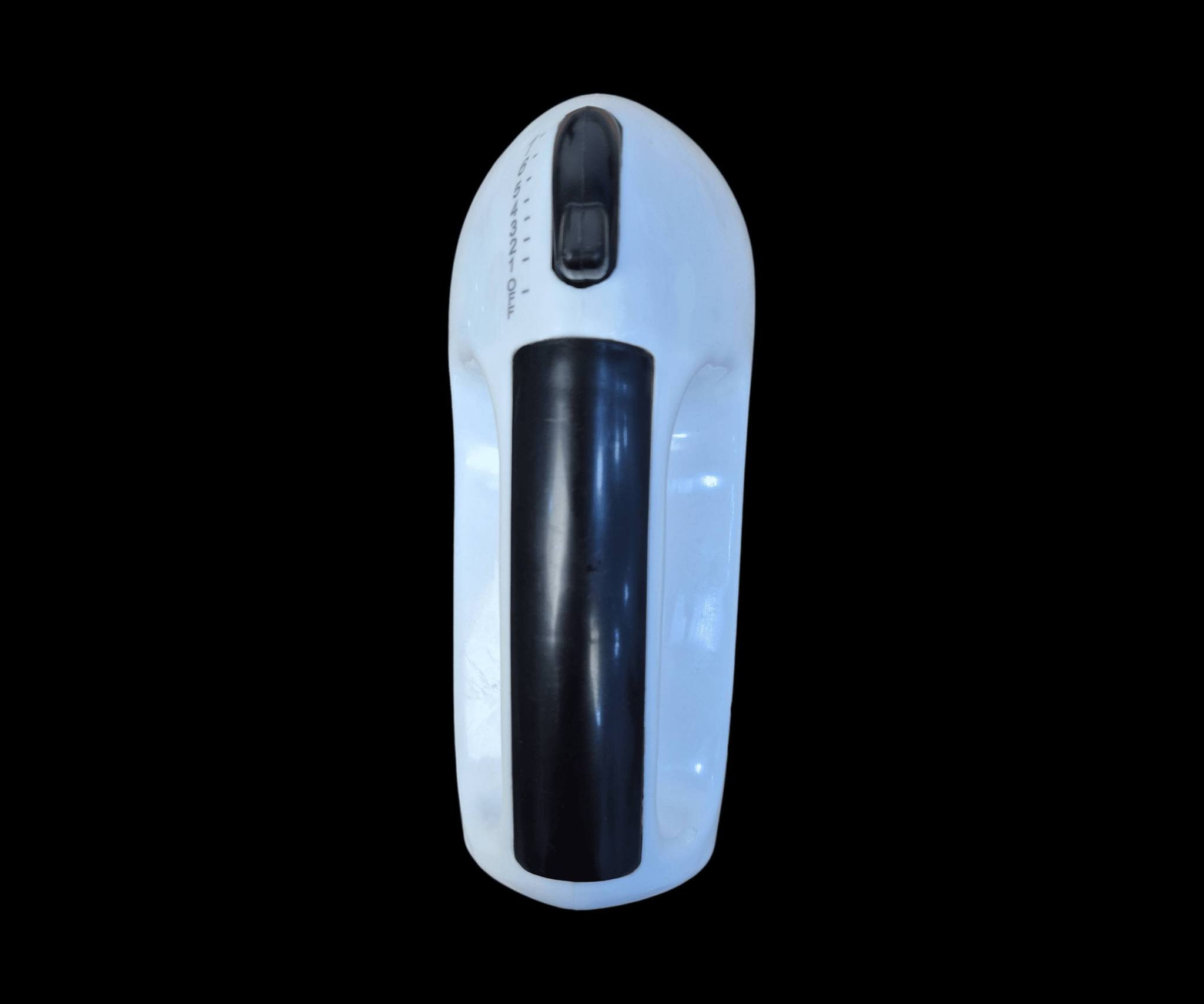 خلاط و عجانة من راف.. ماركة عالمية 
والتوصيل مجاني لكافة المحافظات.. 

الاستخدامات:

خفق البيض والكريمة والعصائر.

عجن العجائن الخفيفة مثل عجينة الكيك أو البيتزا.

تحضير الحلويات والمخبوزات المنزلية بسهولة.

مثالي للاستخدام اليومي في المطبخ بفضل تصميمه الثابت.

المميزات:

قوة عالية: محرك بقدرة 270 واط لخلط سريع وفعّال.

تحكم دقيق: 7 سرعات مختلفة تناسب كافة أنواع التحضير.

تصميم عملي: يحتوي على وعاء ستانلس ستيل بسعة 2 لتر مقاوم للصدأ.

خلاط يدوي ثابت: يمكن فصله واستخدامه بشكل يدوي حسب الحاجة.

رؤوس متعددة: مزود بـ 2 خفاقات + 2 خطافات للعجن.

زر إخراج سهل: لإزالة الملحقات بسرعة وأمان.

تشغيل آمن: مفتاح تشغيلإيقاف لتحكم كامل.

سهولة التنظيف: جميع القطع قابلة للفصل والتنظيف اليدوي.

محتويات الصندوق:

خلاط يدوي RAF R.6637W.

قاعدة تثبيت للخلاط.

وعاء ستانلس ستيل بسعة 2.0 لتر.

2 خفاقات (Beaters).

2 خطافات للعجن (Dough hooks).

دليل الاستخدام بعدة لغات.

ملاحظات:

الطاقة: 270 واط.

الجهد الكهربائي: 220-240 فولت ~ 5060 هرتز.

أبعاد الغلاف: 28 × 18 × 18 سم.

طول السلك: 90 سم.

متوفر بعدة ألوان مثل الأحمر والبرتقالي.
مناسب للمطابخ الصغيرة بفضل حجمه العملي.

وبسعر مناسب فقط 25 ألف والتوصيل مجاني


**إذا كنت صاحب هذا الإعلان وتريد حذفه لأي سبب، رجاءا أرسل رسالة إلى الدعم الفني**