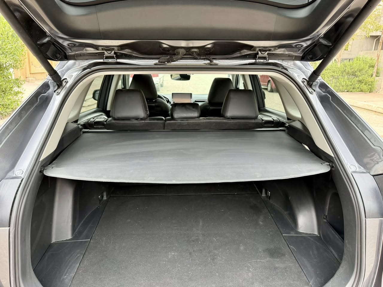 تويوتا راف فور 2024 موصفات XLE فول ماشية 11 الف فقط جديد دخلت العراق تترقم شمالي (أربيل او سليمانيه او دهوك )حسب رغبة المشتري سيارة 🚘 بيه ربع جاملغ سكن صبغ فقط وبونيد تبديل بلادي شركة نفس لون مطابق بدون صبغ دواخل سليمة ارباك فقط الاستيرن طاك وشادله بلادي شركة باقي إرباكات جميعها سليمة 
🚙 فتحة سلايت جنطة كهرباء كشنات كهربائي وجلد تحكمات رادار امامي وجوانب نقطه عمياء إشارات بالمري نظام ايكو نورما سبورت بصمة ابواب بصمة شاشه بلاكجتور لايتات ليت رادار حجر صالصنا كله بلادي  وبردة خلفي 
مكان سيارة كركوك حي العسكري سعره 224 بيه مجال للطيبين 
***********
