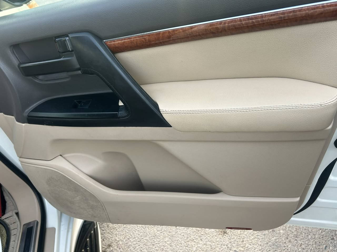 سلام عليكم لاندكروز البيع موديل ٢٠١٥ بيه صبغ القماره فقط السعر ٣٤٠ $بيه مجال الباقي كفاله حته من البارد  

المكان الانبار الفلوجه 
***********
