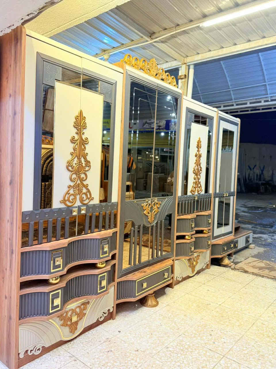 ✨ غرفة تركية ملكية مودرن ✨
🚪 نظام أبواب وسلايت11 قطعه بروفايل فاخر
🛏️ سرير ضهر بلوك بمخزن عملي
🪞 جام برونزي أنيق
🧵 قماش وتر بروف أصلي
💡 إنارة شغالة
✨ نظافة 90💯 
🚚 شد ونقل مجاني داخل بغداد
📦 توصيل للمحافظات بأسعار رمزية

📍 بغداد الجديدة
📩 للاستفسار راسل خاص

#غرف #غرف_نوم #غرف_تركية #اثاث #اثاث_تركي #اثاث_منزلي #غرف_مودرن #اثاث_راقي #اثاث_بغداد #بغداد_الجديدة #اثاث_عراقي #ديكور #ديكورات_غرف #بيع_اثاث #اثاث_مستعمل #غرف_ملكية #غرف_عرسان #اثاث_بيت #اثاث_حديث #غرف_راقية #غرف_تصميم #اثاث_مودرن #اثاث_راقي_جداً #بغداد #العراق


**إذا كنت صاحب هذا الإعلان وتريد حذفه لأي سبب، رجاءا أرسل رسالة إلى الدعم الفني**