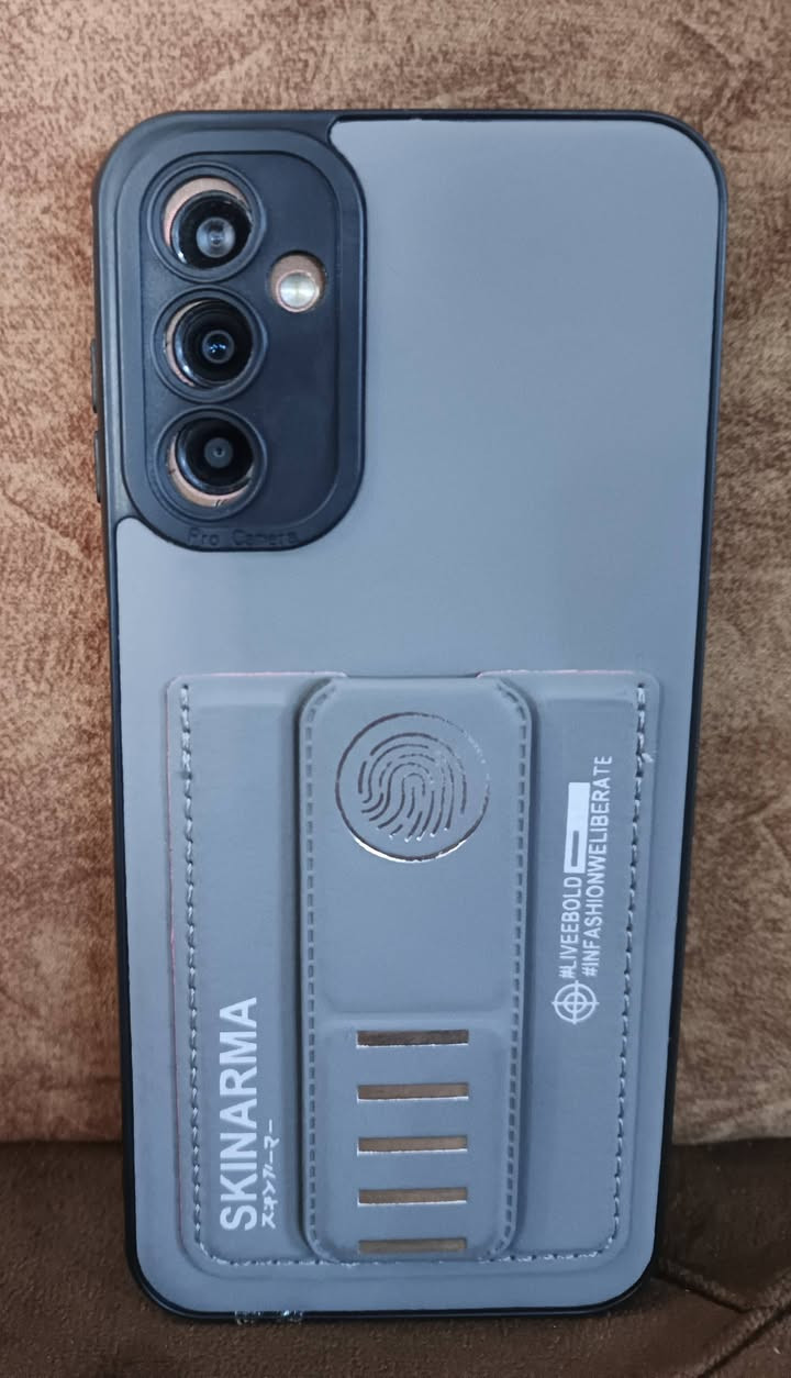 السلام عليكم للبيع جهاز سامسونك m13 ذاكره 128 بطاريه 5000 مبدل شاشه اصليه جهاز نضيف  مابي كل خلل السعر 50 للاستفسار ***********
