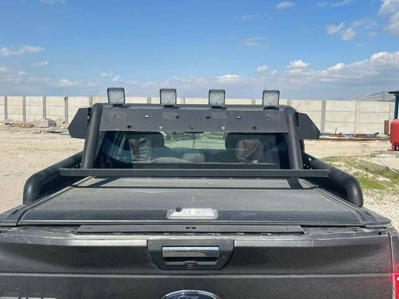 سلاو هاورێیان ئەم نیو چەمچەمان هەیە بۆ فرۆشتن شتێکی جوانو مەعقول 
ژ***********
