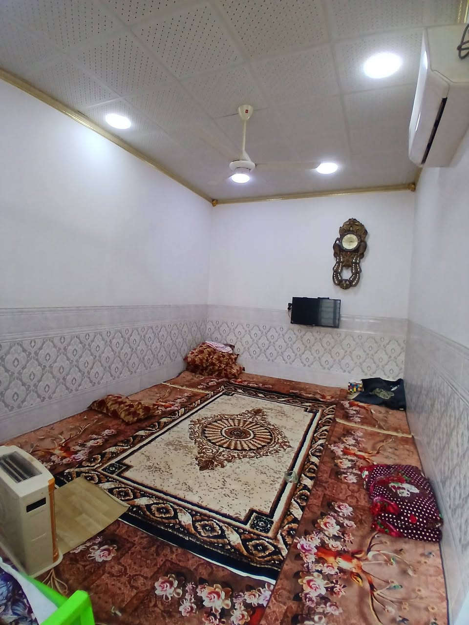 على بركه الله بيت للبيع دوانم المعمل مساحه ٨٠ متر ركن البيت مربع  طابقين يتكون ٣غرف نوم شغل كلش حلو قرب جامع مكيه للاستفسار اكثر اتصل على *********** او مراجعة مكتب زمزم
