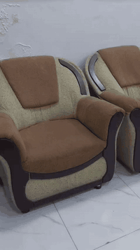 السلام عليكم تخم للبيع نضيف عشر مقاعد السعر ١٣٠ وبي مجال الرقم ***********
