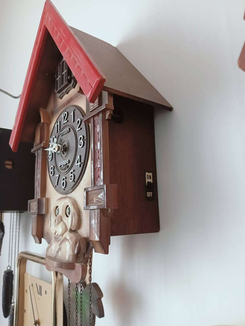 للبيع ساعة كوكو ماركة ستزن ياباني اسواق الدقيقة بحالة ممتازة تعمل بنظام البطارية حجم الكبير نظيفة الساعه جداً نظيفه واحلى من صور فقط بيها ملاحظات مثل ما موضح بالفديو السعر 250 مع التوصيل مكاني بغداد جسر ديالى القديم *********** _ ***********
