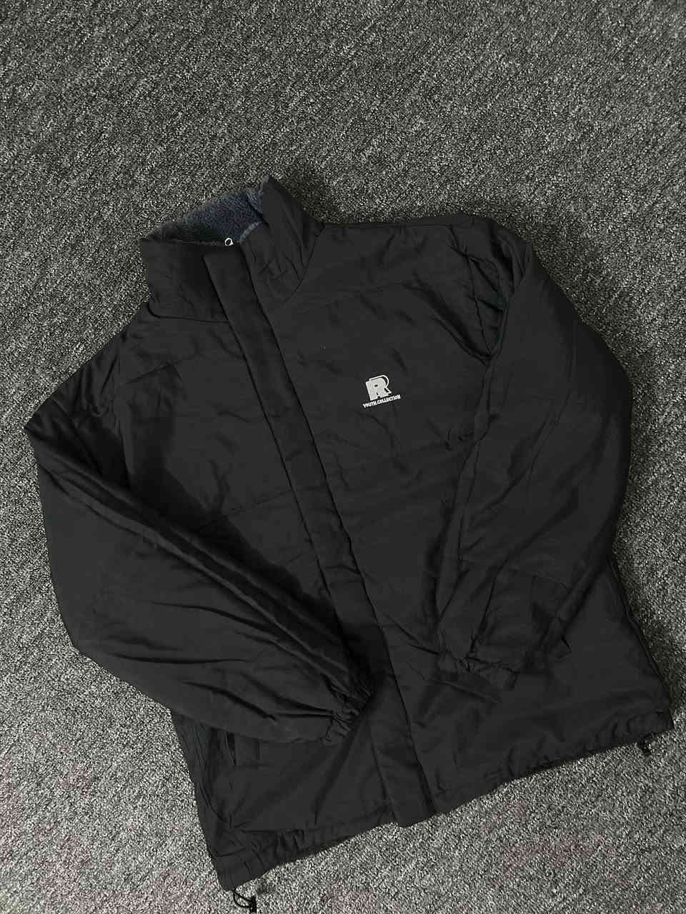 مرحبا شباب متوفرات القماصل 
والسويترات وبسعر مناسب خابروني 
وتدللون ***********
