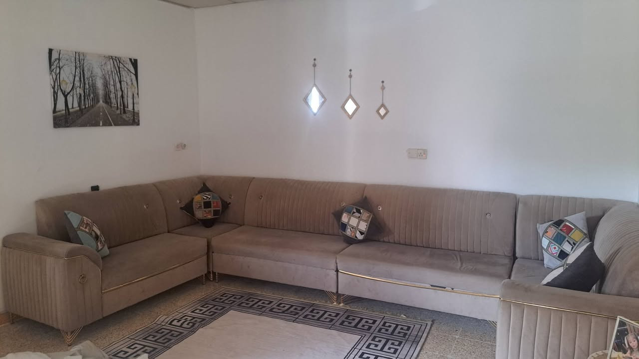 سلام عليكم ديوان 7امتار كلش كلش نضيف سعره 250الف رقم صاحبه ***********
