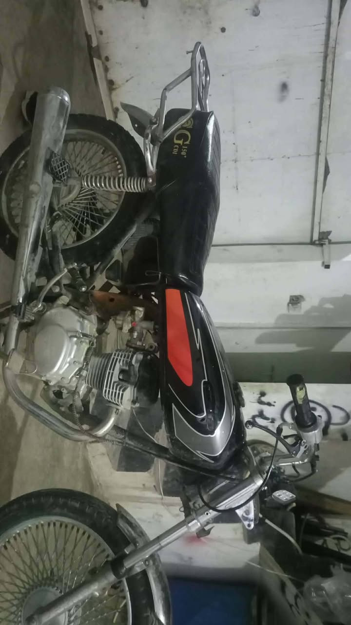 السلام عليكم دراجه للبيع موديل 19 محرك 21 جديد بل كارتون تايرات نضيف دراجه ما بيها اي عيب
لسعر 350 وبي مجال ***********
