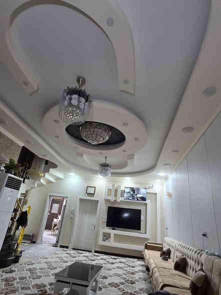 السلام عليكم  للأستثمار دار جديد للأستثمار المكان بعقوبة الجديدة بالقرب من عيادة دكتور احمد مدب المساحة ٢٧٠م يحتوي على ٦ غرف نوم من ضمن الغرف سويت عدد ٢ مع صالات عدد ٢ مساحة كل صالة ٩×٥ مع بيتونة ومخزن مع مطبغ مع استقبال وحديقة وصحيات للضيوف مع 4 حمامات الارضية مرمر للإستفسار الاتصال على الأرقام *********** ***********
