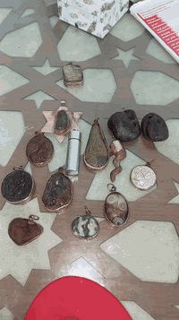 شاهد الفيديو مع شرح المفصل من النوادر عجيب ورهيب   أقوى الاحجار الروحا...