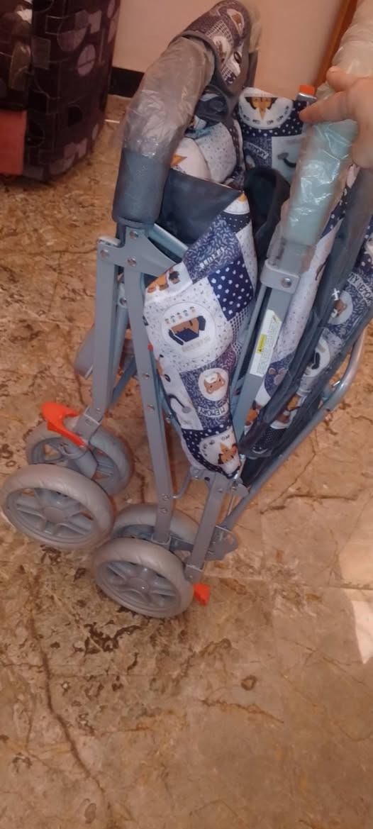 عربانه جديده عن الحلال والحرام مرتين مطلعتها بره حته تايراتها ممتوصخات ونايلونها بيها وبيها حمايه بالتايرات وتصير منام وكلش مريحه للطفل بيها مثل الدوشك بيها جيب خارجي جبير يتخله بيها تلفون او ممه هيج شي وتطبك يعني متاخذ حته مكان ابني ميكعد بيها يضل يبجي  اخذتها ب ٧٥ اريدها ب ٦٠ الله شاهد اي ضرر مابيها حالها حال الجديده مكاني بغداد السيديه


**إذا كنت صاحب هذا الإعلان وتريد حذفه لأي سبب، رجاءا أرسل رسالة إلى الدعم الفني**