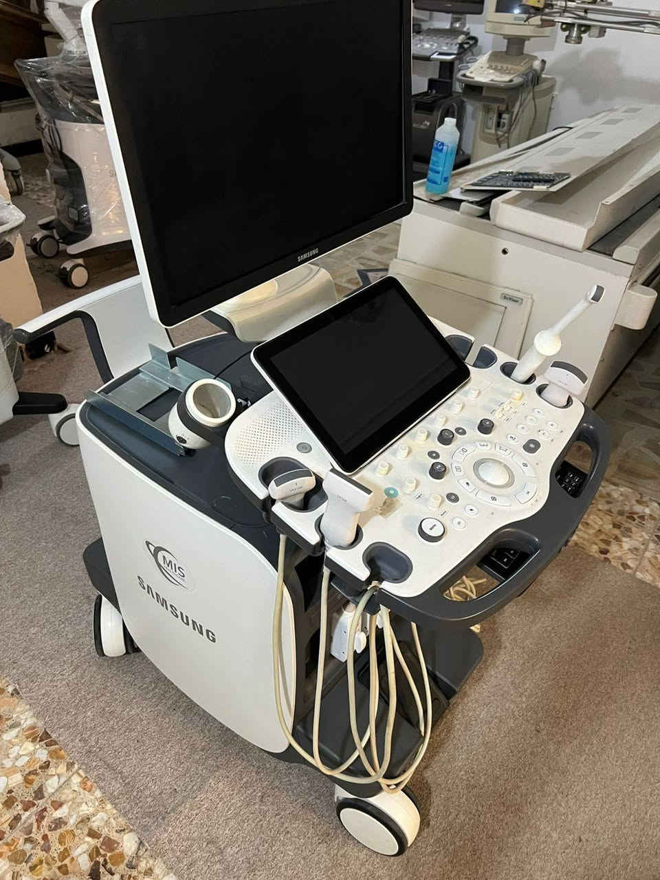 📢🔥 فرصة مميزة للمراكز والعيادات الطبية 🔥📢

متوفر للبيع جهاز السونار الاحترافي
Samsung RS85 Premium Ultrasound

✨ من أقوى أجهزة السونار المتقدمة من سامسونگ
✨ جودة تصوير عالية جداً ودقة تشخيص ممتازة
✨ دوبلر ملون متطور وأداء سريع
✨ مناسب لفحوصات:
✔ النسائية والحمل
✔ البطن والأعضاء الداخلية
✔ القلب والإيكو
✔ الأوعية الدموية
✔ الغدة والثدي والمفاصل

✅ شاشة كبيرة عالية الوضوح
✅ يدعم عدة بروبات
✅ حالة ممتازة وجاهز للعمل
✅ مناسب للمستشفيات والعيادات المتطورة

📍التجهيز فوري
📍الفحص والتجربة متاحة

📞 للاستفسار والحجز:
***********

#سونار #ايكو #اجهزة_طبية #Samsung_RS85 #Ultrasound #اجهزة_سونار #معدات_طبية #عيادات #مستشفيات
