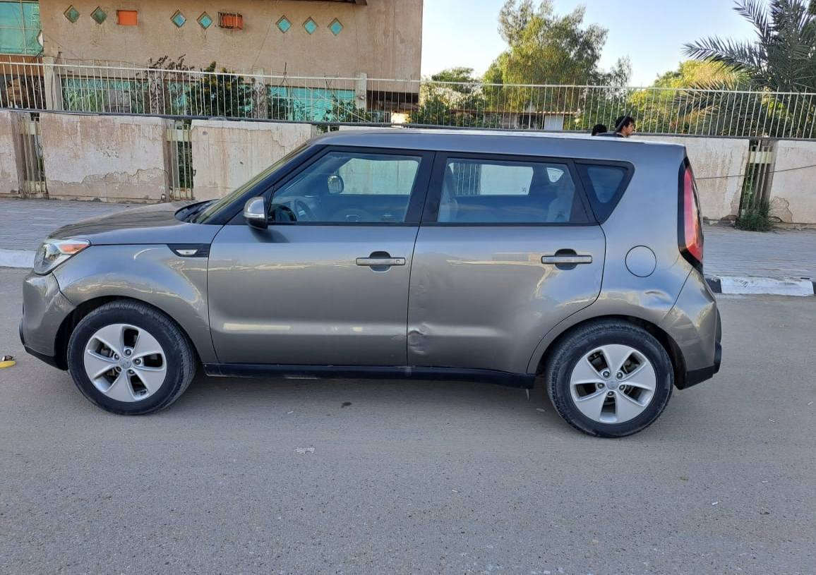 السلام عليكم
كيا صول 2014 وارد امريكي 
رقم بغداد مشروع وطني 
سنوية مجدده لل 2027 
مكينة وكير درجة اولى 
حدادية جديدة 
تبريد ثلج 
تدفئة درجة اولى 
حادثه من امريكا 
بين البابين جهة اليمين 
بجم كبس شركة 
السعر 95 وبي مجال 
مكان السيارة الحلة للأستفسار الاتصال على 
***********
