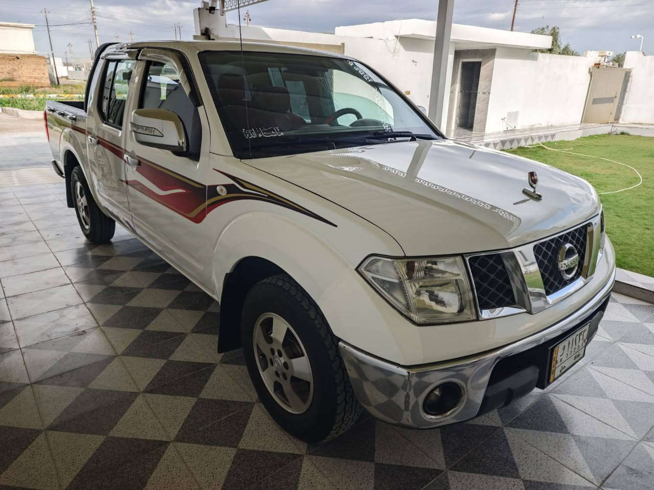 نيسان نيفارا 2014 سعودي
رقم بغداد مميز  
كير اوتوماتيك +جام كهرباء 
شاشة كبيرة+ كامرة خلفية 
تخم تاير جديد صدر امامي خلفي جديد 
تبريد شغال 
محرك ما مفتوح 
بيها باردات بسيطة وذيل الجاملغ الخلفي صبغ 
السعر 125 وبيها مجال 
مكاني بغداد التاجي 
***********
