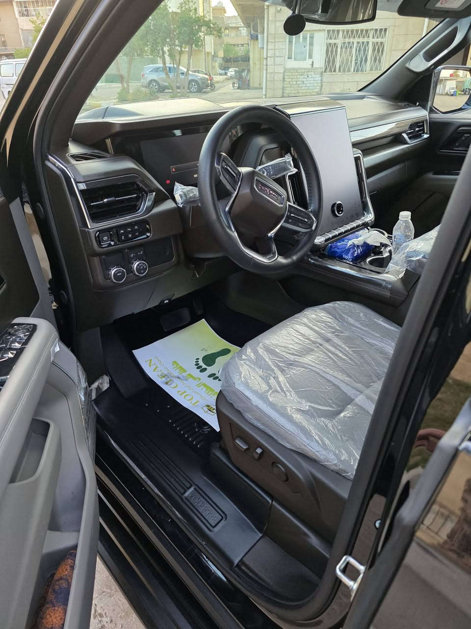 GMC elevation 2025 وكالة المنصور 
رقم بغداد مميز تحويل مباشر بأسمي .الاضافات بيها درع جامه اماميه 
تغليف ppf ضمان ١٠ سنوات 
داخل السيارة ايضا مغلف كامل 
كت كامل للسيارة بلاك اديشن اسود وكاله ضمان 
اغراض السيارة كامل بدون استخدام 
مكان السيارة  بغداد الاعظمية *********** 
السعر 660 ورقة 
**علماً انه الزيرو ٦٤٥ بدون رقم
