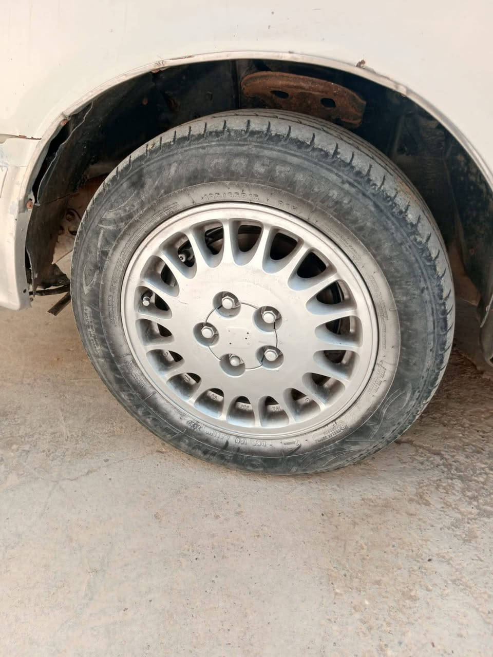 السلام عليكم مارك شطح سياره كامله مكمله من صدر مكينه كير كله كفاله عامه رقم انكليزي  بسمنه مكينه كير بطه  سياره حلوه وسعرها ٣٦ وبيهه مجال قليل موديل ٩٢مكانها ديالى الوجيهيه رقم ***********
