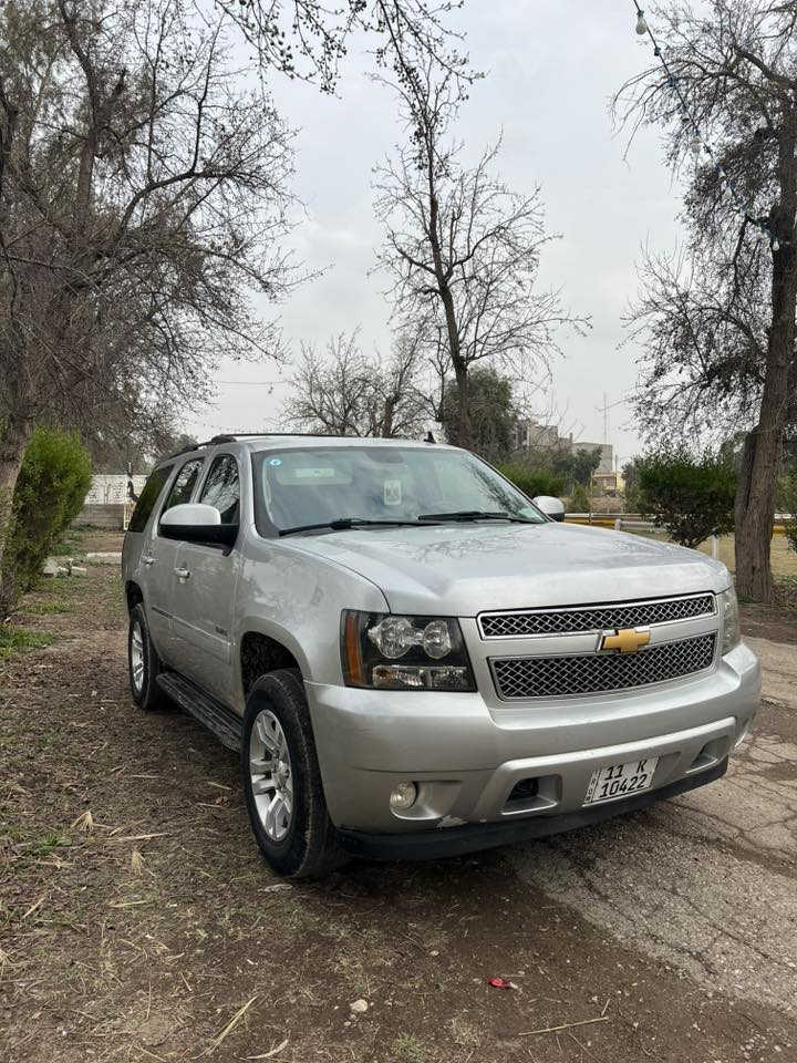 السلام عليكم. بيع سريع. تاهو ٢٠١٢ ضرر جاملغ خلفي بدون دواخل. صبغ ٥ قطع جماليه. كير ومكينه واكسل كفاله. تبريد ثلج صدر مع تخم تاير وتخم ويل جديد سياره رقم بغداد باسمي 
تحويل مباشر مكانها ديالى بعقوبه.السعر. ١٧٥ وبيها مجال للتواصل ***********.
