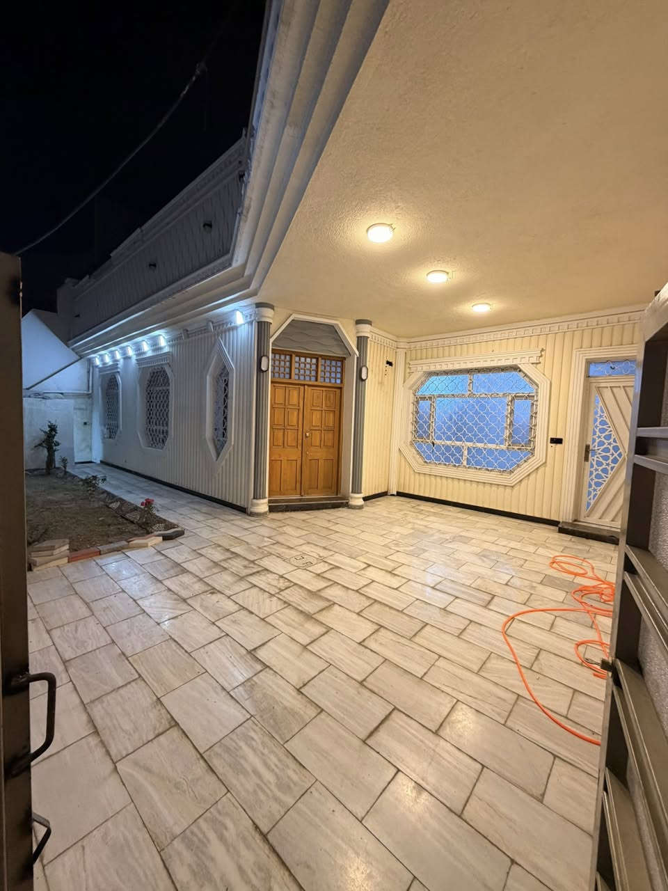 🏡 دار للإيجار – النجف الأشرف / حي الغري
📍 الموقع: شارع غري نفط – شارع 60

🔹 المساحة: 300 متر
🔹 مناسب للأغراض التجارية والاستثمارية

✨ يتكون من:
▪️ 3 غرف نوم
▪️ صالة واسعة
▪️ استقبال
▪️ مطبخ
🔹مخزن خاص 
▪️ حديقة خارجية تستغله أماكن ترفيهية 
▪️ مجمع صحيات خارجي + داخلي 

✅ يصلح لـ:
• شركة هندسية
• مجمع طبي أو عيادات
• روضة أطفال
• مكاتب وشركات
• حسب المشروع 

🔹 موقع مميز وحيوي
🔹 كان مؤجر سابقاً لشركة 

⸻

📞 للاستفسار والتواصل:

📱 *********** (واتساب + اتصال)

📱 *********** (واتساب + اتصال)

⸻

📍 عنوان المكتب:
النجف الأشرف – حي السلام
سايدين أبو دجاج، قرب مجمع دولمة المنزلية

🔹 مكتب بغداد للعقار 🔹

.
.
.
.
 #النجف
 #دعم_فولو
 #Y
 #لايك
 #اكسبلور
 #مقاولات
 #فولو
 #متابعة
 #العراق
 #النجف
 #اكسبلور
