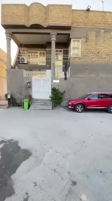 بيت طابو صرف منطقه الثوره
امامه ساحه( حديقه) ركن مساحته 150
ثلاث طوابق .الطابق الاول استقبال.غرفه نوم .صاله صحيات داخليه .طارمه وحمام خارجي .منور
الطابق الثاني 3 غرف نوم .صاله .صحيات
الطابق الثالث مخزن كبير .بيتونه سطح شتايگر
بيت تام المواصفات .طابوق والسقف كونكريت 
ارضيه الطابق الاول مرمر تركي.ارضيات الطابق الثاني سيراميك اسباني.الحمامات والمطبخ كلها سيراميك اسباني…المطبخ حار وبارد مع كاونتر خشب تركيHDF
تاريخ البناء 2018
متوفره كافه الخدمات تبليط .ارصفه .مجاري .مدارس.اسواق
سيارات.مجمعات تجاريه
الموقع /ناصريه: الثوره
للاتصال على رقم 
***********
