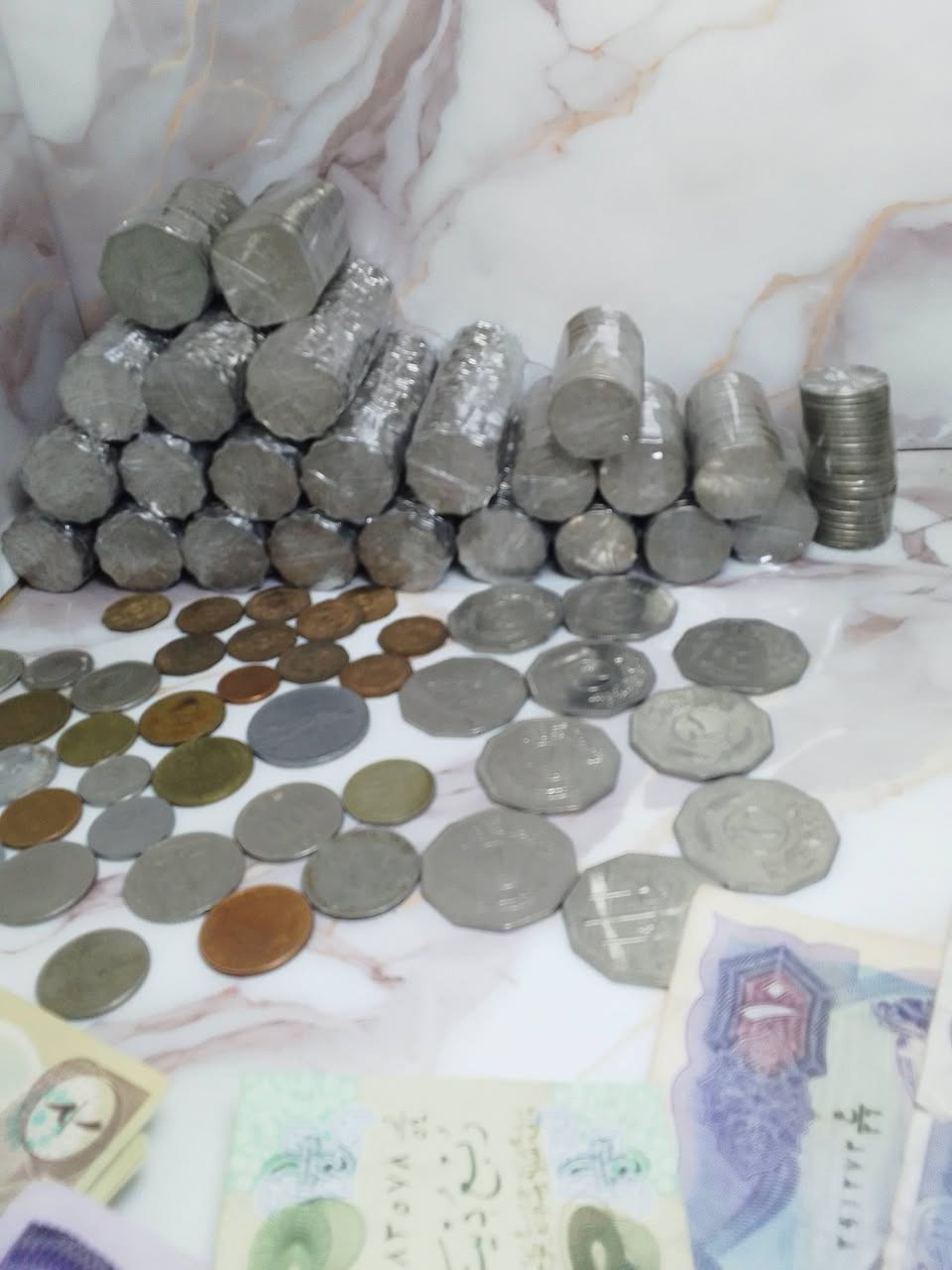 البيع1000عمله نقديه وورقه مقسمه الى700قطعه10فلس و200قطعه 50فلس و50قطعه نص وربع دينار و20قطعه دينار وفلس معدني مع38عمله اجنبيه معدنيه ل30دوله غير مكرره مع5قطع فئة 10دينار سويسري وسايلو مع قطعه ربع دينار سويسري و45قطع طبعة الحصار السعر 75مع التوصيل


**إذا كنت صاحب هذا الإعلان وتريد حذفه لأي سبب، رجاءا أرسل رسالة إلى الدعم الفني**