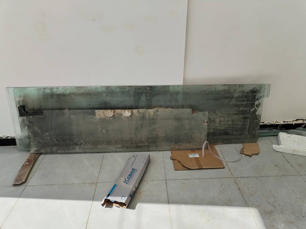 جام خانه للبيع
ارتفاع 2.55 

وعرض 3.10 

نضيفه بس بيها تراب

السعر 225 وبيها مجال

اتصال ***********. وبي واتساب
