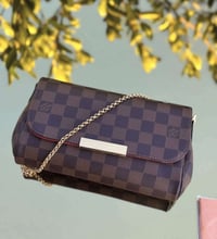 لويس فيتون • شنطة • كود وختم