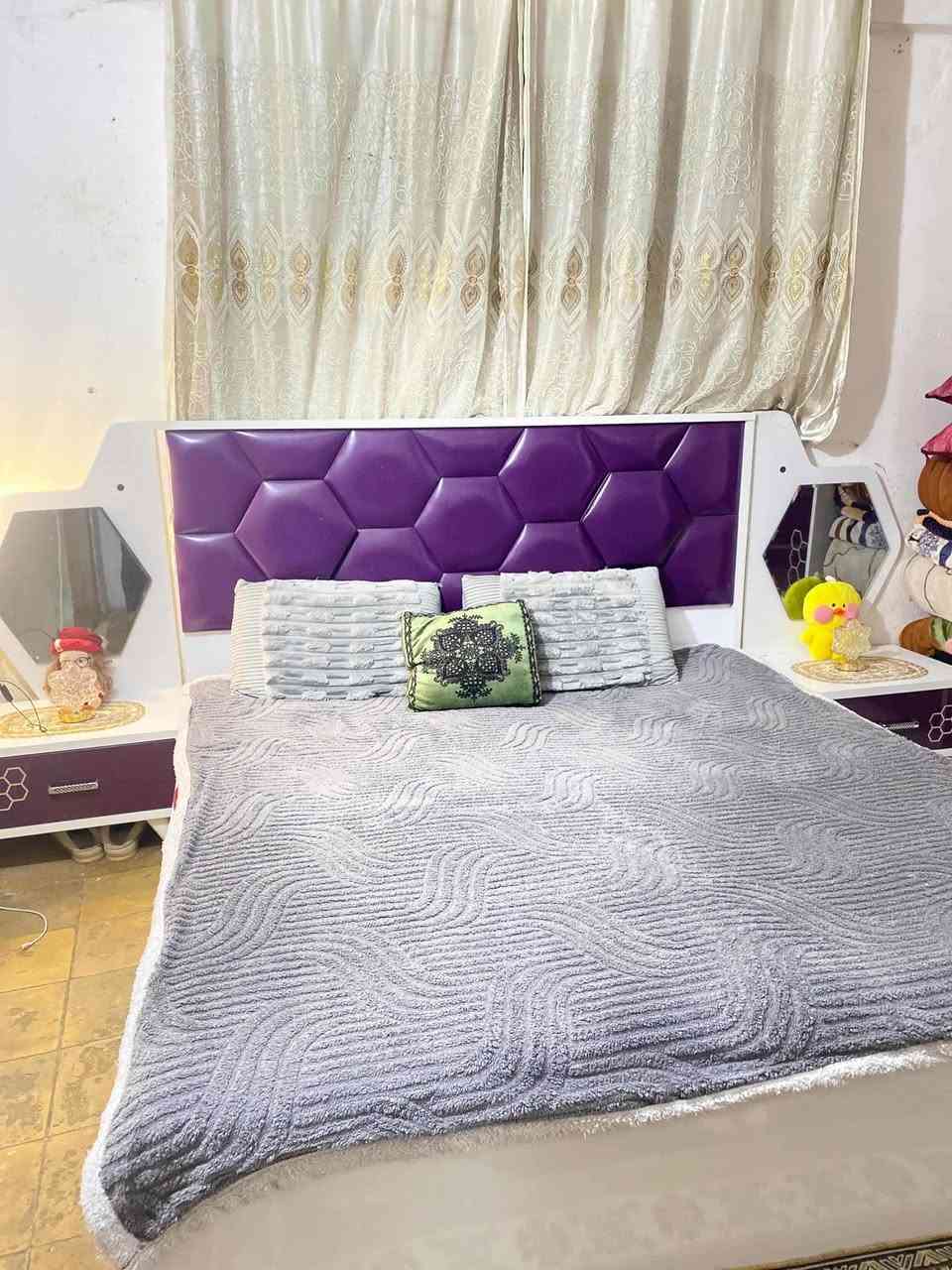 غرفه مستعمله نضيفه لون حلو  من الأخير غرفه مرتبه سعرهه ٣٥٠ بيهه مجال
***********
