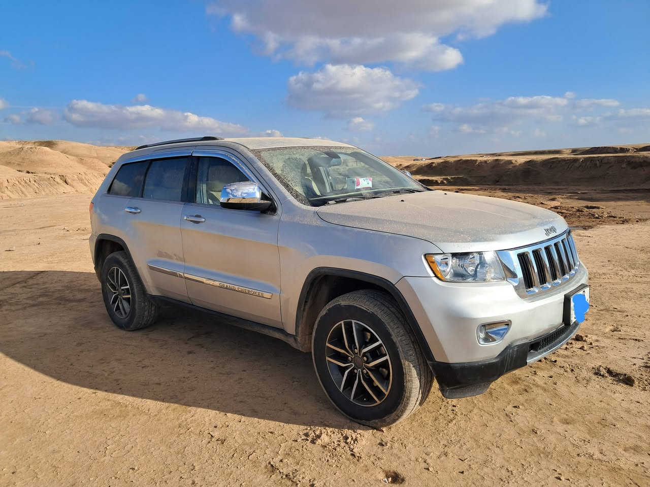 السلام عليكم جيب موديل 2011 سياره جديده بعدها ماعايزها شي  بيها جاملغ وبونيد تكشر صبغهن وصبغتهن بدون ضربه رقم بغداد مشروع وطني رايد مراوس بسياره اقل من سعرها السعر 160 مكان صلاح الدين الشرقاط ***********
