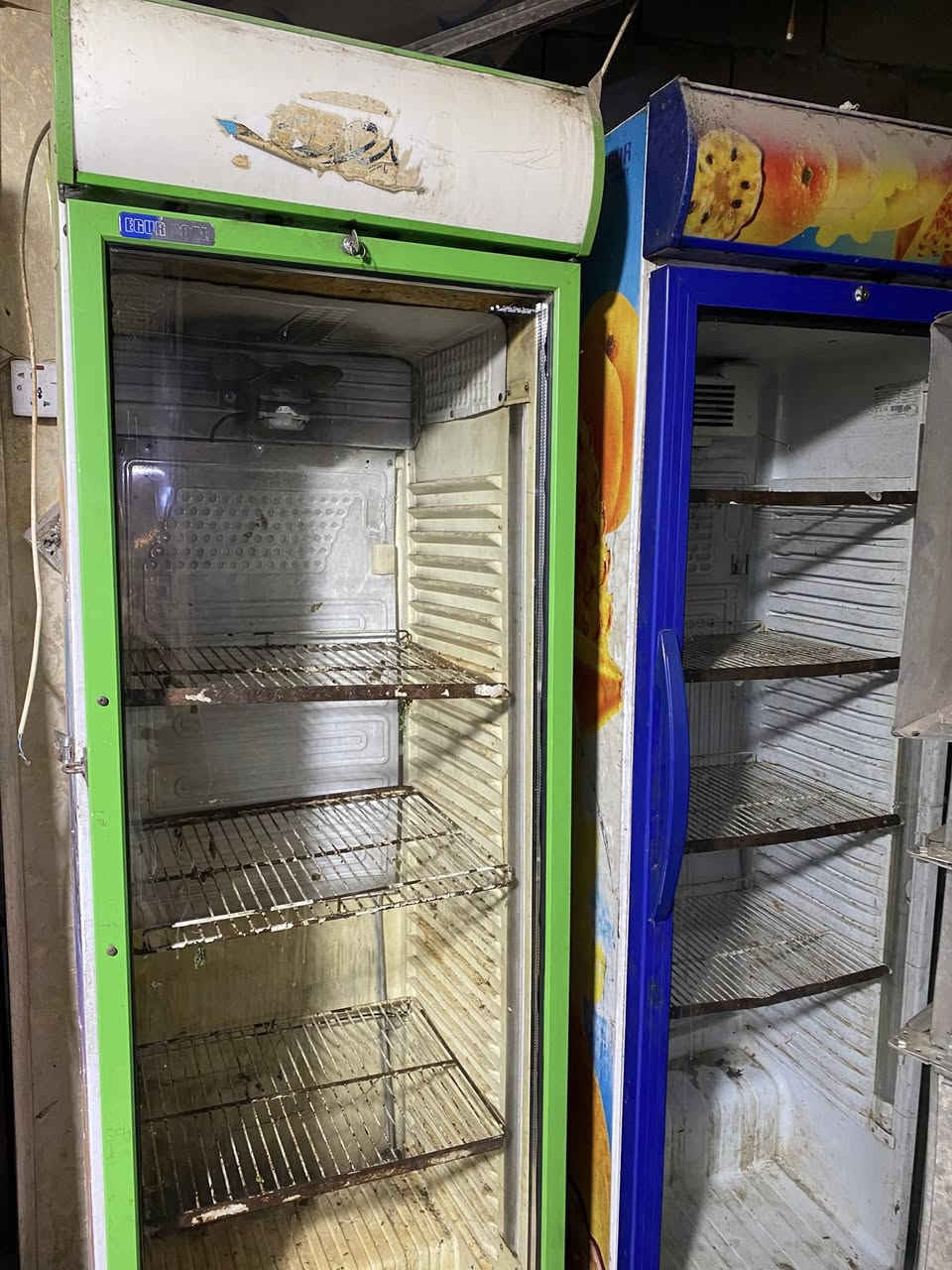 شوايه كباب وطباخ سلسبيل مع عارضات عددثلاثه مع كنارات لحوم سل ستيل  مع دكتات التفاصيل والاستفسار على الخاص او الاتصال ***********
