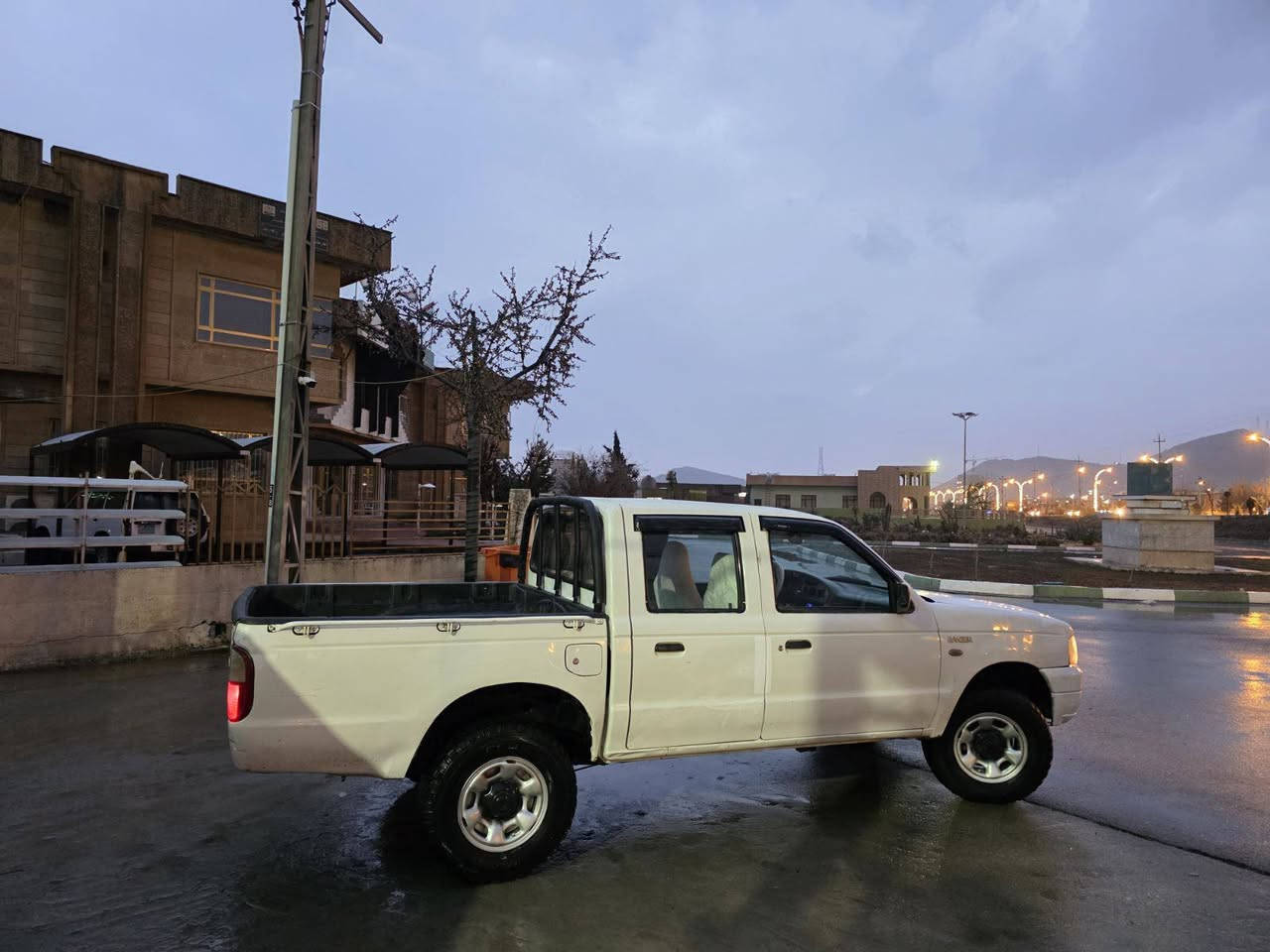 هەرزانترین نرخ
سەیارەیەک ماڵی ئەم زستانو بەفرە 
$38 و قفڵ قوفڵ بێ مەعامەلە        ڕانیە        ***********        ڤایبەر و واتس ئەپی لەسەرە
فۆرد ڕەنجەر مۆدیل 2005 مەکینە 4 پستن ی بەنزینی بیلادی مەکینە 12 و بەخی بیلاد
دەبڵ ئەکسلی ئیش ئەکا
دۆلارێکی مەسرەف بوو سەد دۆلارت بۆ ئەبڕم
5 تایەی خاوێنی جەبەلی لەژێرە
پێشو پشتی کەپسە سەقفو شانی دەرزی پێوە نیە هیچ داعمو لێدراوی پێوە نیە
گێر مەکینە دەبڵ ئەکسل شانسی بەشەرت
کامل کارەبای و ناو گێچو تدو تۆڵی بەشەرت
پێش پشت سەقف شان لێدراو بەشەرت
پاوەرە بەخە تەرجیل سیدی 
سەیارەکە لێخوڕینی زۆرخۆشەو زۆر بەهەڵمەت و بە مقاوەمەیە رانية, السليمانية
