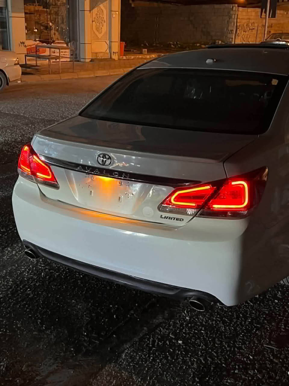 بەناوی خوای گەورەو میهرەبان تۆێۆتا ئەڤەلۆن ٢٠١١ ساخ ساخ ساخ رەقەم دوبەی فول مواسەفات لیمیتیدب پەردە سلەیت پەسمە کوشن خەزن کوشن ساردو گەرم کوشن کارەبا کامل پەمپە بەس بۆ جوانی بی دەحمو لیدران مەکینەی کراوەتەوە بەشەرت بی دوکەل بی بوخارە 
سعریشی: 100گەڵا و مەجالێ زۆر کەم 
رەقەم : *********** رانية, السليمانية
