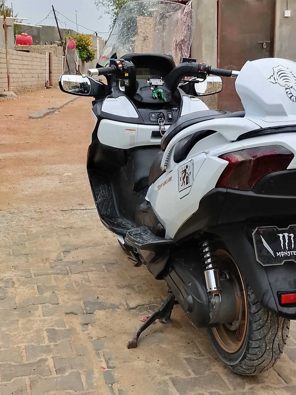 السلام عليكم
اسكاي ويف 650 
حديث مديل 2017
مواصفات فول 
تدفئه كشن و يدات
و نضام الكيو تقليل صرف البانزين 
المرايات كهربائيه 
الجامه كهربائيه 
وكهربائيات كله شغاله 
مكفول الكير ول محرك 
المكان السماوه -- رميثه 
السعر خاص 
التواصل ***********
ول خاص مفتوح
