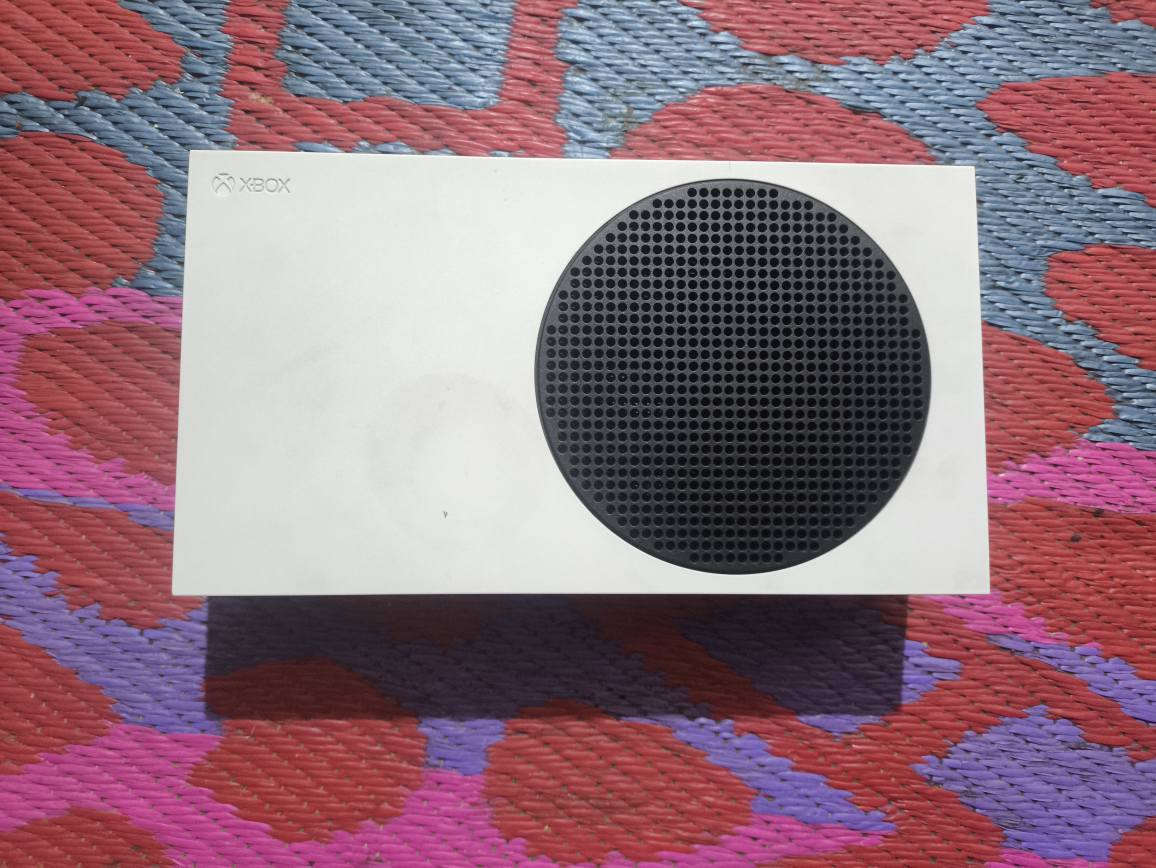 اعيد النشر بسبب العود الكاذبه سلام عليكم شباب سيريس اس لوك ستيكر مكفول من كلشي مع كارتون كيبلات اصليه جوستك اصلي مع كيم باس شهرين جهاز لا مفتوح ولا مصلح سعر 310 مكاني بغداد شعب حي اور سبع قصور  رقمي *********** متواجد واتساب
