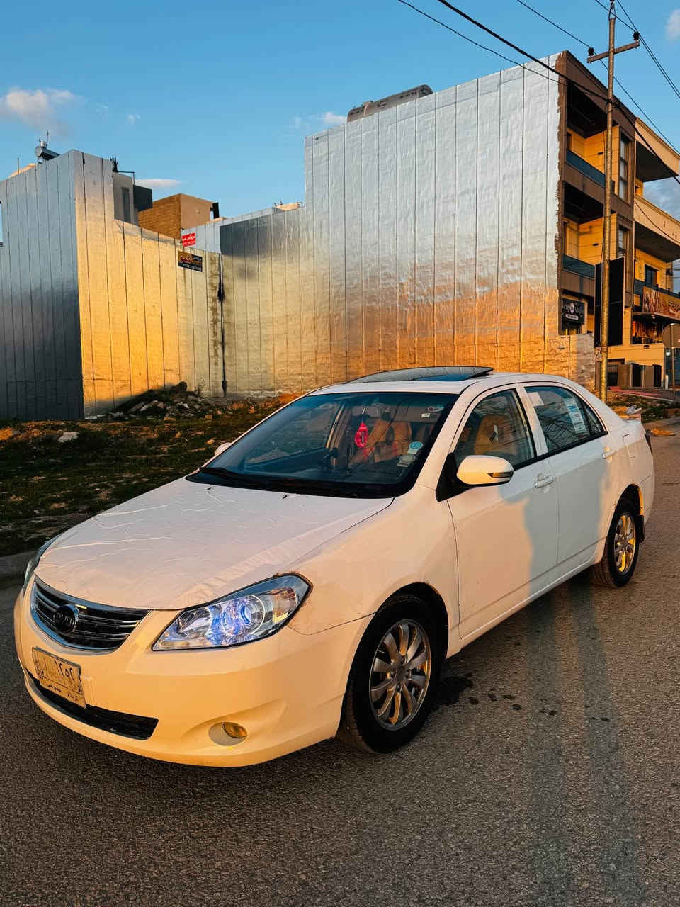 BYD 2012 
فول مواسەفات 
٤ جام کارەبا 
سڵاید 
تەبرید سارد و گەرم مەزبوت 
٤ تایەی لۆک 
مەکینە کرۆلا مەرخوب 
بە شەرتی گێڕ و مەکینە 
سەنەوی بەغداد بە شەرتی ئەوەلیات 
سەیارەکە زۆر بێ مەسرەفە 
هەموو گیانی بە شەرت 
نرخی : ٣٩گەڵا 
ژ.م: *********** السليمانية, العراق
