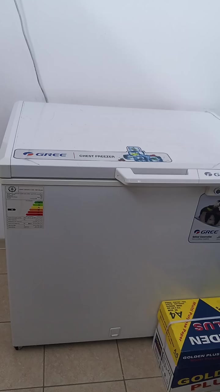 للبيع مجمده نظيفه 12 قدم ب350للتواصل ***********
