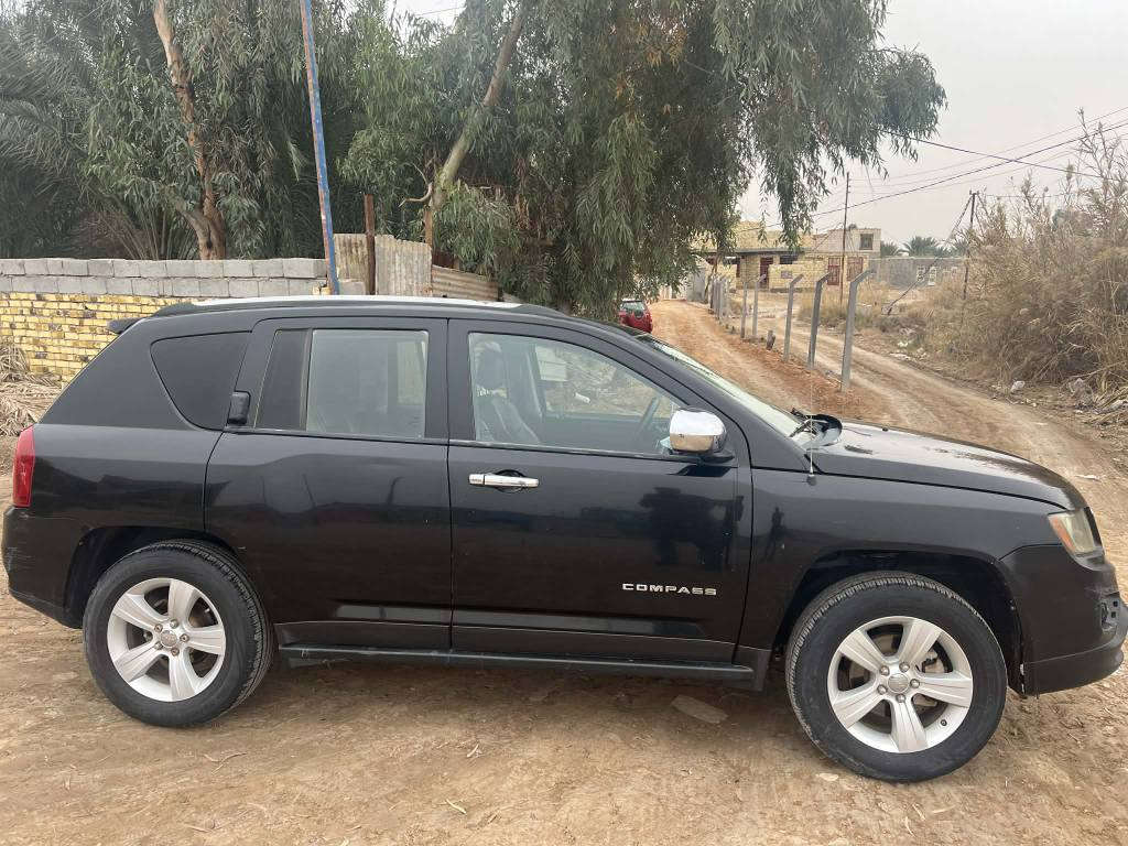 جيب كومباس موديل 16 
*********** 
سيارة سنويه باسمي ورقم دولي جديد مكينه 2400 بدون صبغ بدون ضربه ديوانية, القادسية
