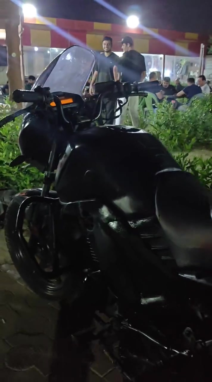 السلام عليكم 
هوندا يونكورن 160cc
الدراجه نضافتهه مثل متشوفون 
صفاحيات فايبر 
تايرات جدد
صندوك خلفي 
الدراجه نكره سلف بأي وقت 
قيم باليرضي الله وتعاال اخذهه شايف الف خير مكاني بغداد الشعب***********
