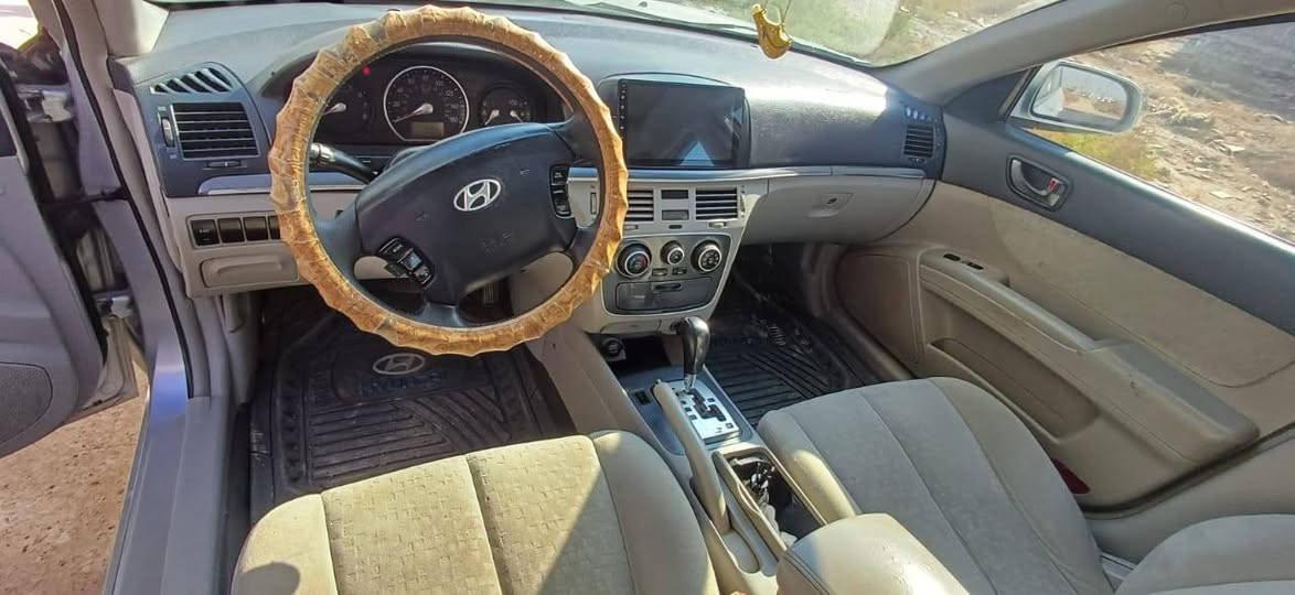 السلام عليكم 
سوناتا ٢٠٠٧ رقم بغداد انكليزي رقمها حلو ٥٠٦٦  بأسمي تحويل مباشر هزه ٢٠٢٥ 
السياره خير من الله بيها قطعتين صبغ وخدوش 
السعر ١١٥
الرقم ***********
