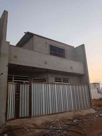 ورحمه الله دار للبيع في هورجي شارع معمل الثلج سابقا.  100/م. طابق ونص ...