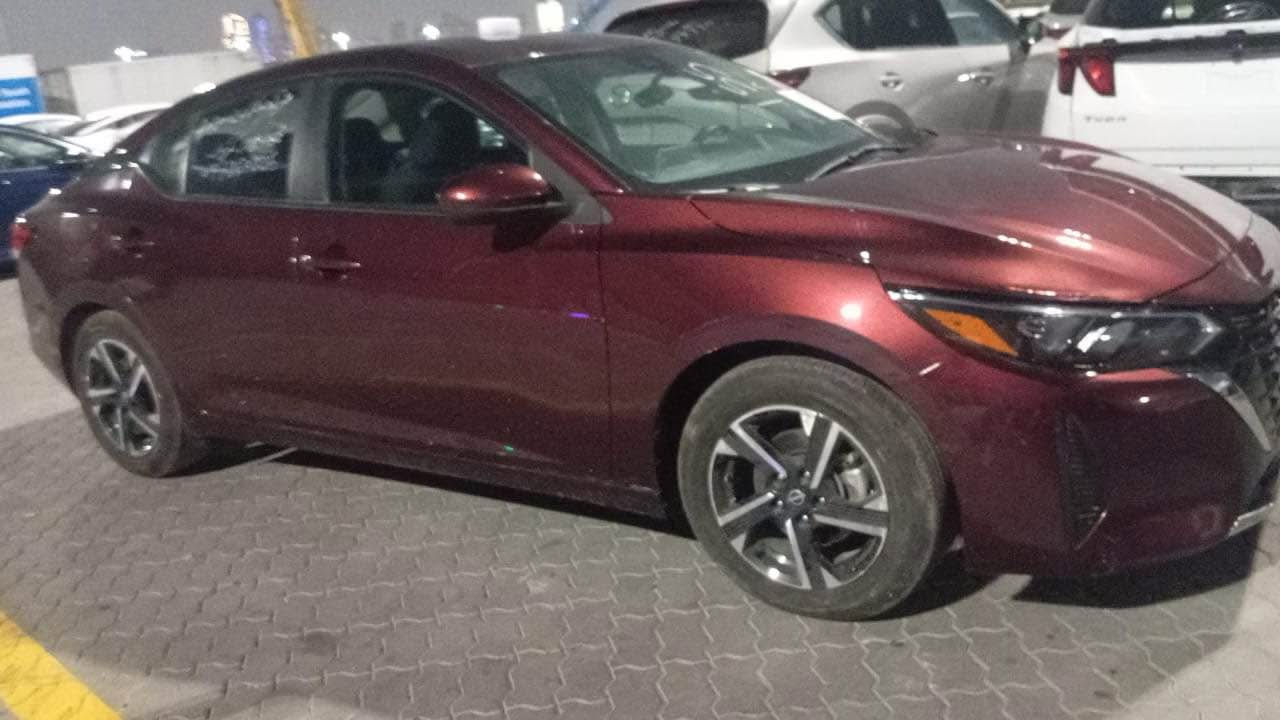 موديل 2025 sv كاتي ماشي 14 الف ميل تبديل باب خلفي بلادي وجامرلغ خلفي سايق صبغ سيارة لوك بدون خلل ميكانيك ولا كهربائيات مكان السيارة كركوك للاتصال معرض مجيد *********** كركوك, العراق
