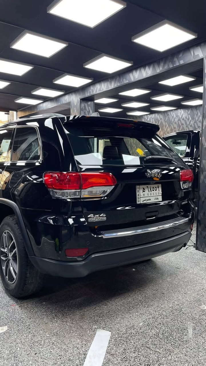 السلام عليكم
جيب شيروكي

موديل 2018 فئة لمتد

ماشيه 94 قابل للزياده

رقم بغداد باسمي انكليزي

المواصفات 

- محرك 6 سلندر 3600 جديد دهن فقط Amsoil

بانزير محسن فقط 

- صدر امامي خلفي قبل شهرين مبدل+ تخم تاير

محرك جديد كير جديد فور ويل  

- حساس خلفي

رادار خلفي توقف ذاتي 

- كاميرا خلفيه بلاد

شاشة كار بلي 

- جنطه شفط كهرباء

- اشاير بالمري

- مري قلاب وي البگ

-استيرن كهرباء

- تدفئه بالاستيرن

- شاشه بلاديه

- كشات جلد

- تدفئة تبريد بالكشنات

- الكشنات الاماميه كهرباء

-كشن السائق حفظ ميموري

- الكشنات الخلفيه تدفئة

- تدفئه تبريد فول

- دمام خلفي

- مخرج كهرباء

- المري تعتيم للضوء

- اوتو ستوب ( توقف ذاتي )

السياره فول مواصفات للأخير عدى الفتحه  حادثها سطحي بنيد فقط بدون دواخل نفس البنيد مصلح  صور الحادث بالمنشور  وسونار فحص الباشا مكان السياره بغداد شارع فلسطين 

*********** 

السعر (215) وبيه مجال
